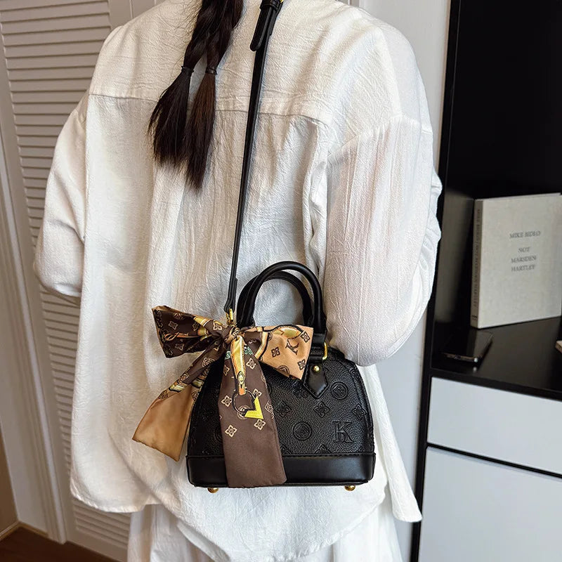 The Valen Shell Clutch