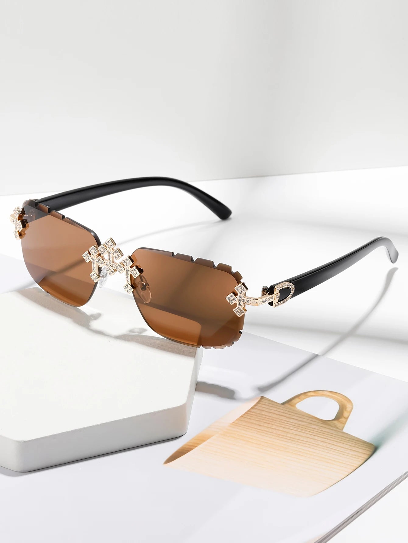 The Aurean Lens