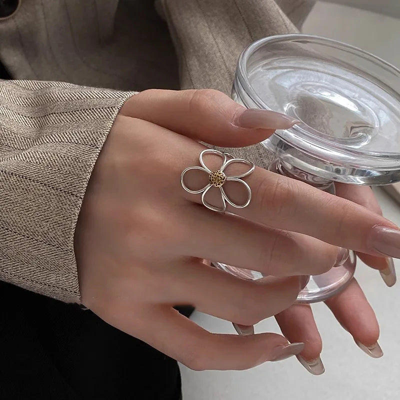 The Valen Daisy Ring