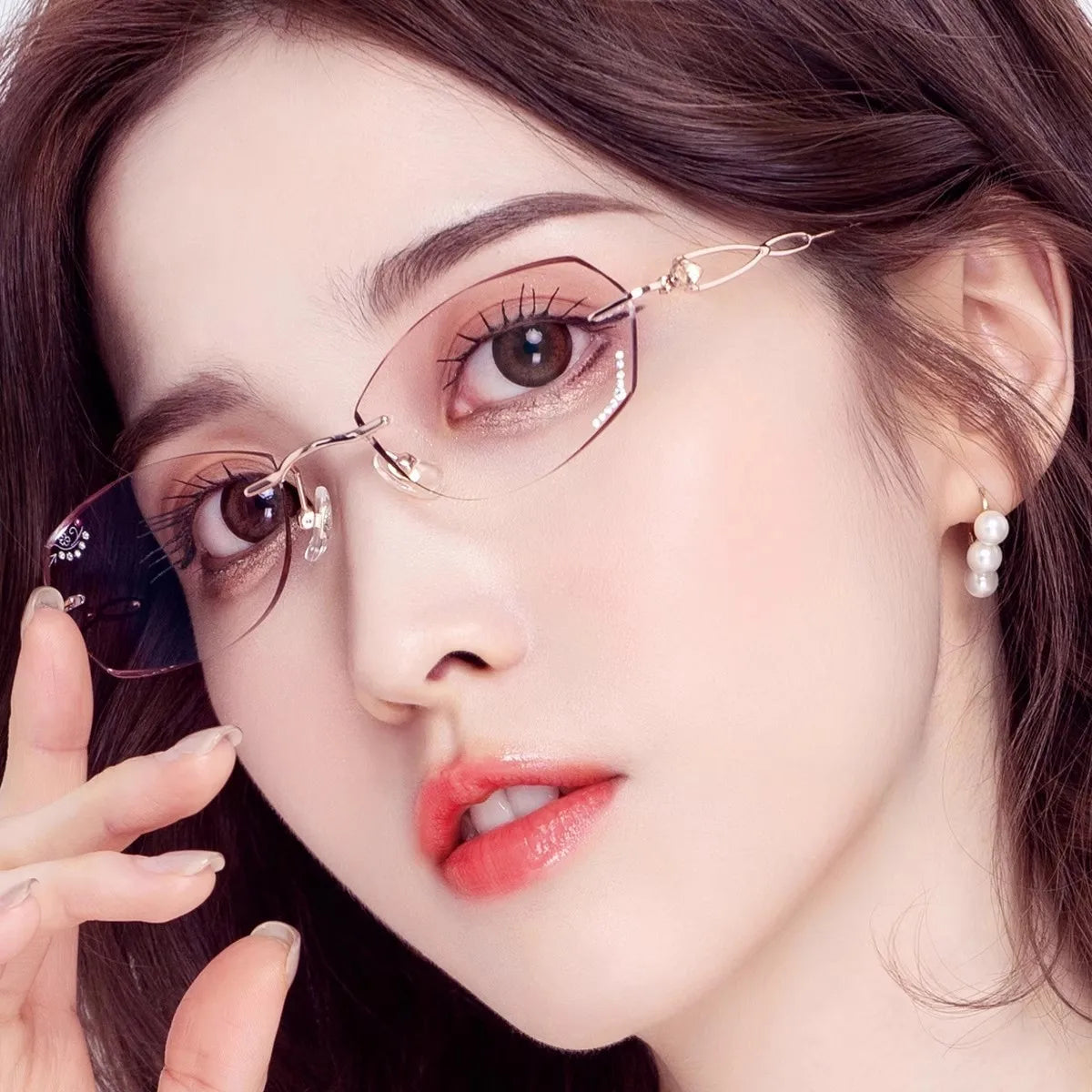 The Muna Vérité Frames