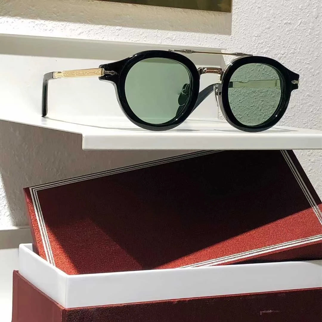 The Aurelia Rouge Frames