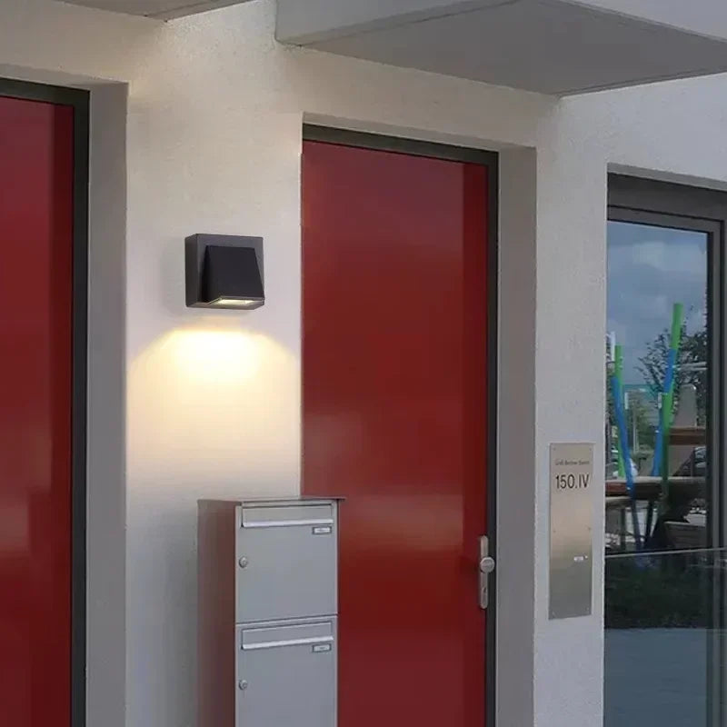 The Aurelia Noir Wall Light