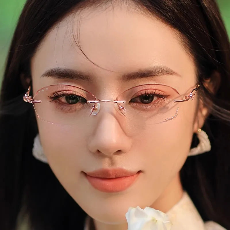 The Muna Vérité Frames