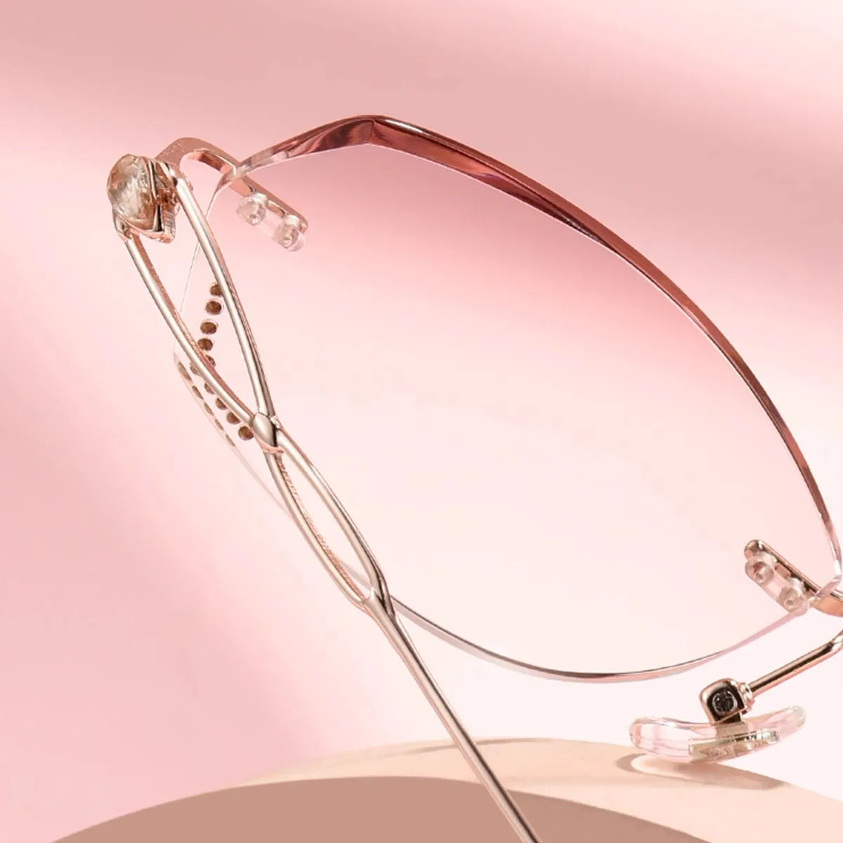 The Muna Vérité Frames