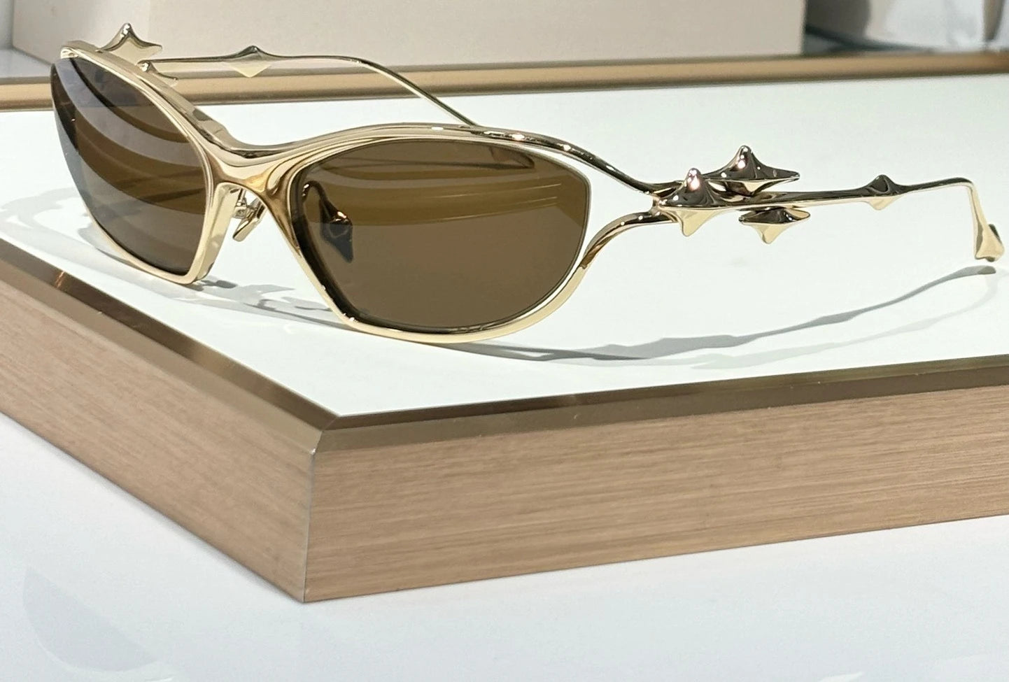 The Valen Contour Frames