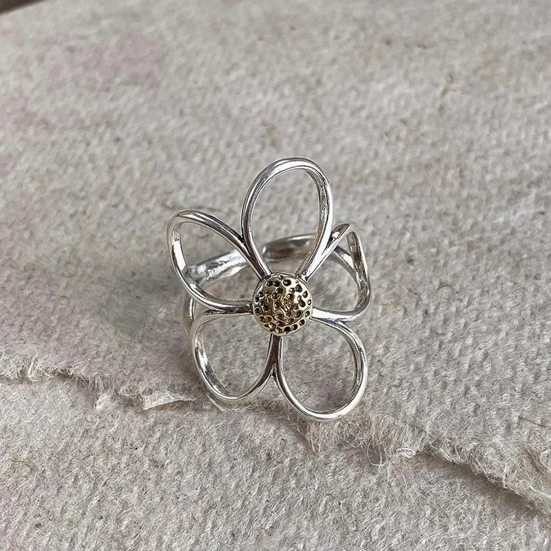 The Valen Daisy Ring