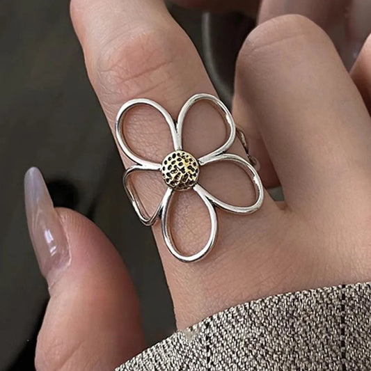 The Valen Daisy Ring