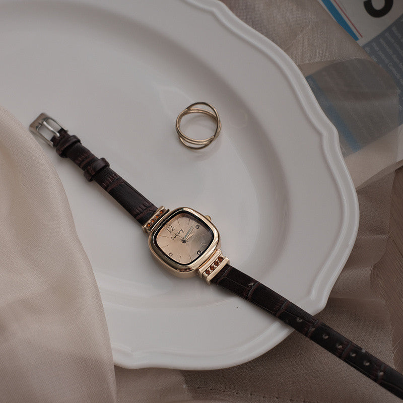 Retro-style Womens Watch With A Minimalist Petite Square Design